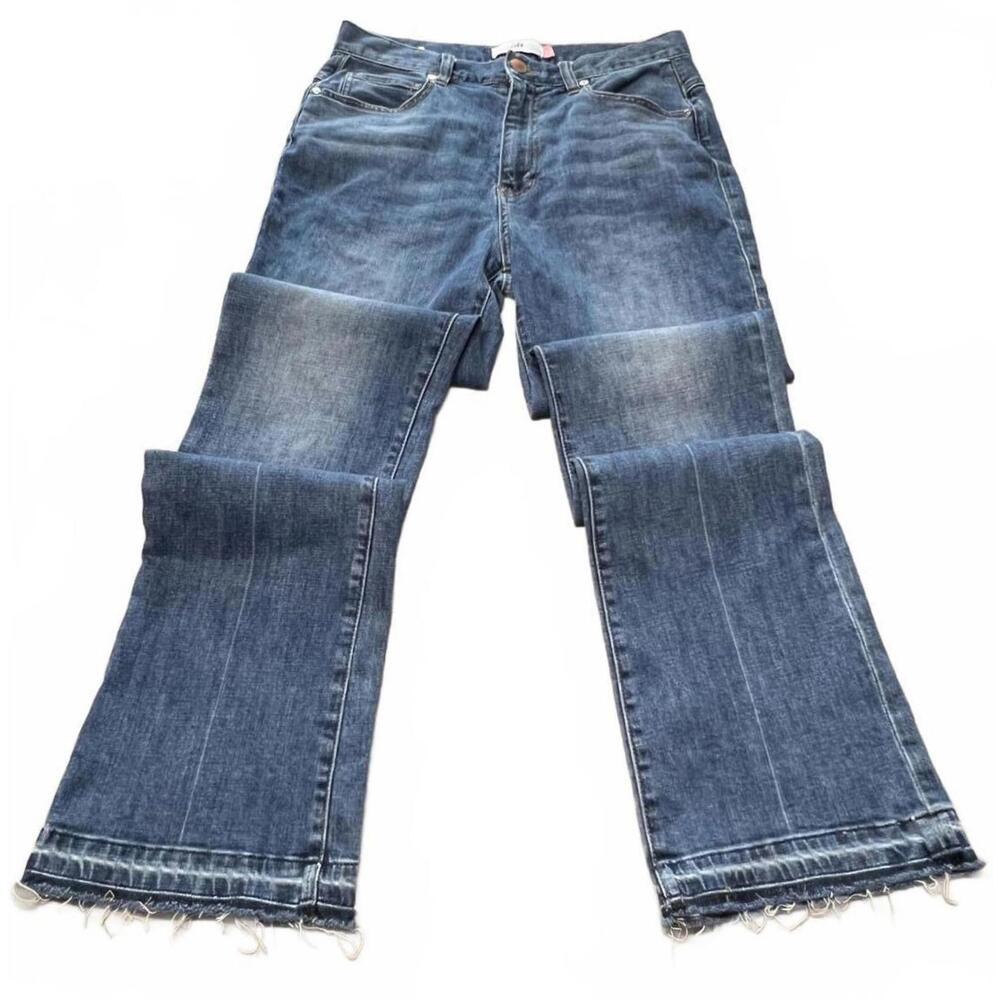 CAbi High-Rise Straight Leg Jeans Raw Hem Minimalist Clean Coastal Girl 6 - Picture 3 of 9